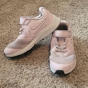 Girls Nike Star Runners size 13C